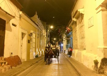 Cartagena-Romantic-Travel-Old-City-Horse-Ride